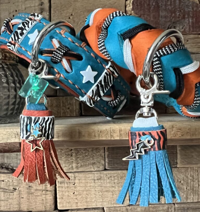 Turquoise leer met oranje en zebra decor