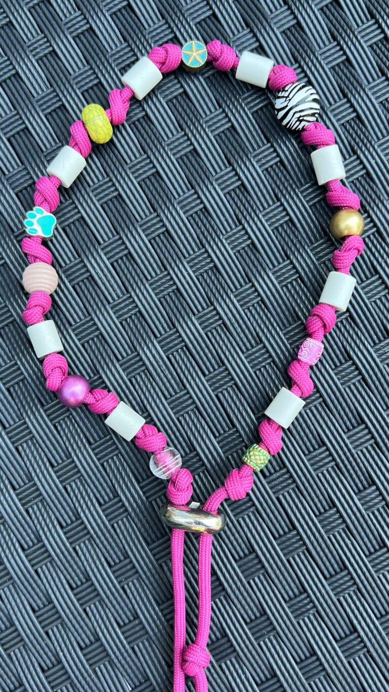 Verstelbare ketting met tekenkralen