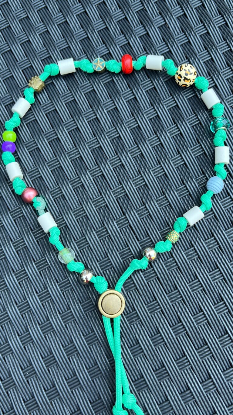 Verstelbare ketting met tekenkralen