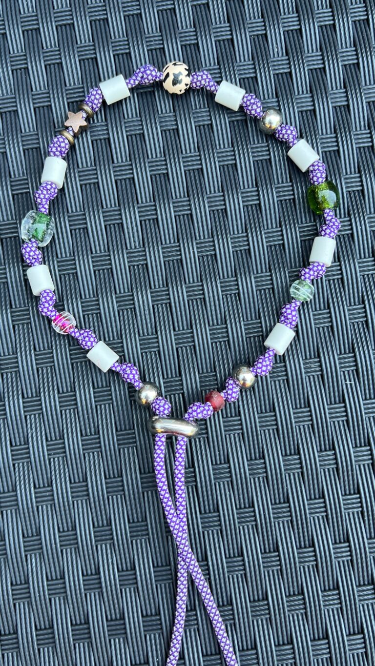 Verstelbare ketting met tekenkralen