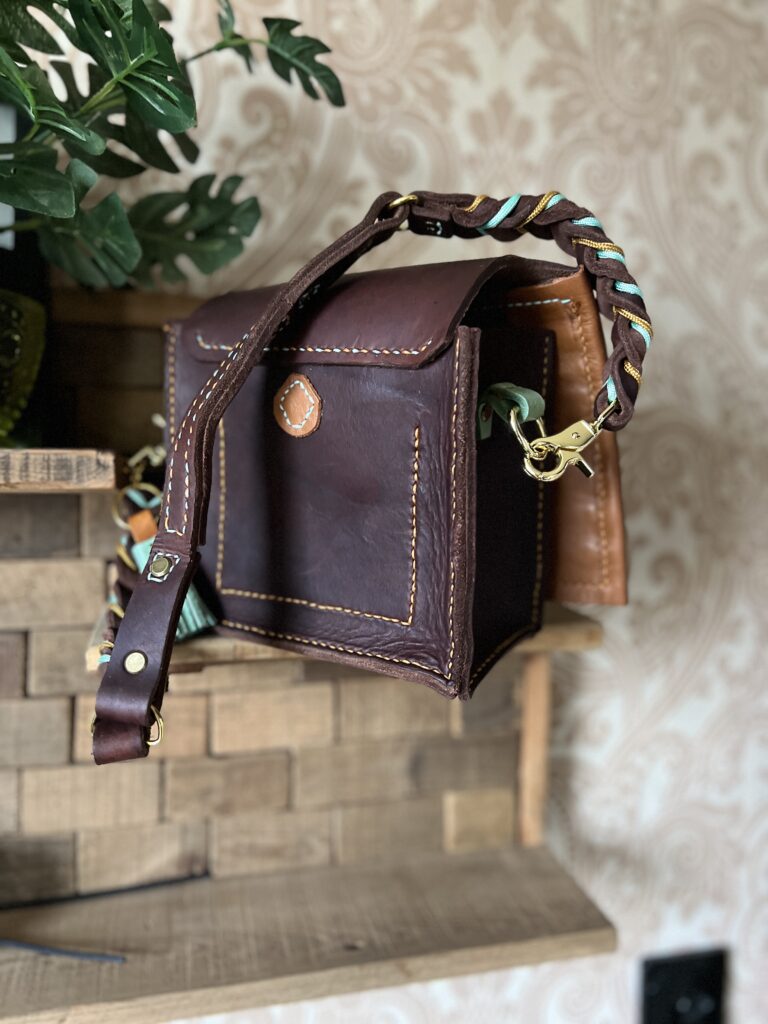 Donkerbruin leer schoudertas nappa vlechtwerk