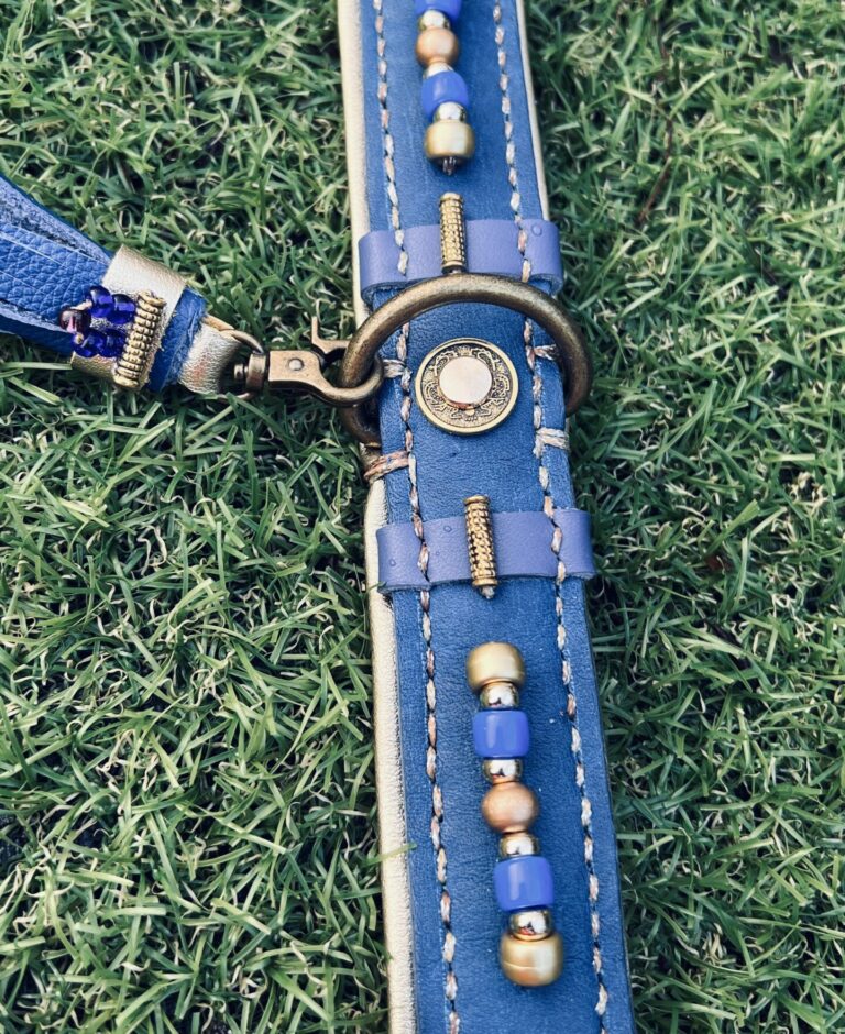 Saffier blauw leer met gouden nappa voering en kralen deco-2