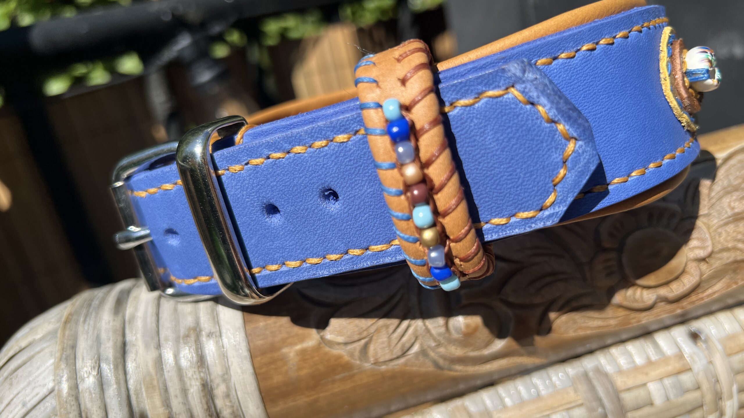 Saffierblauw leer met kralen en schelpen decor3