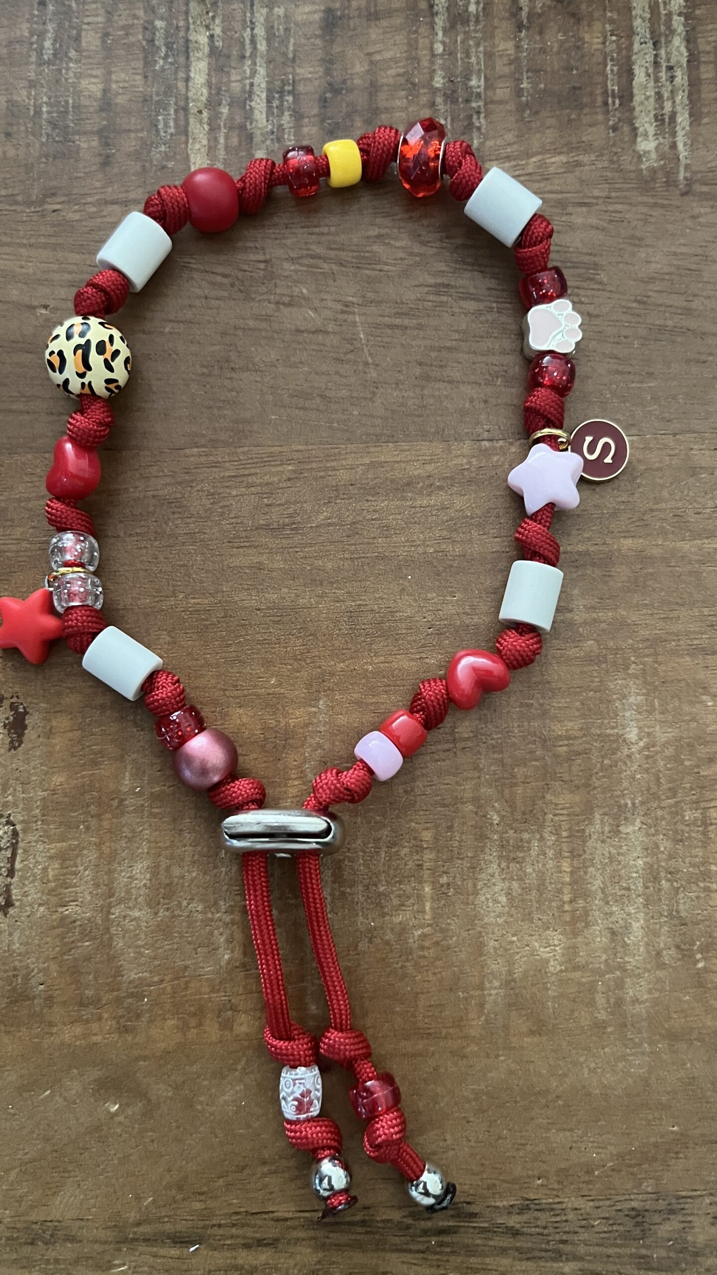 Hondenketting met em kralen rood klein