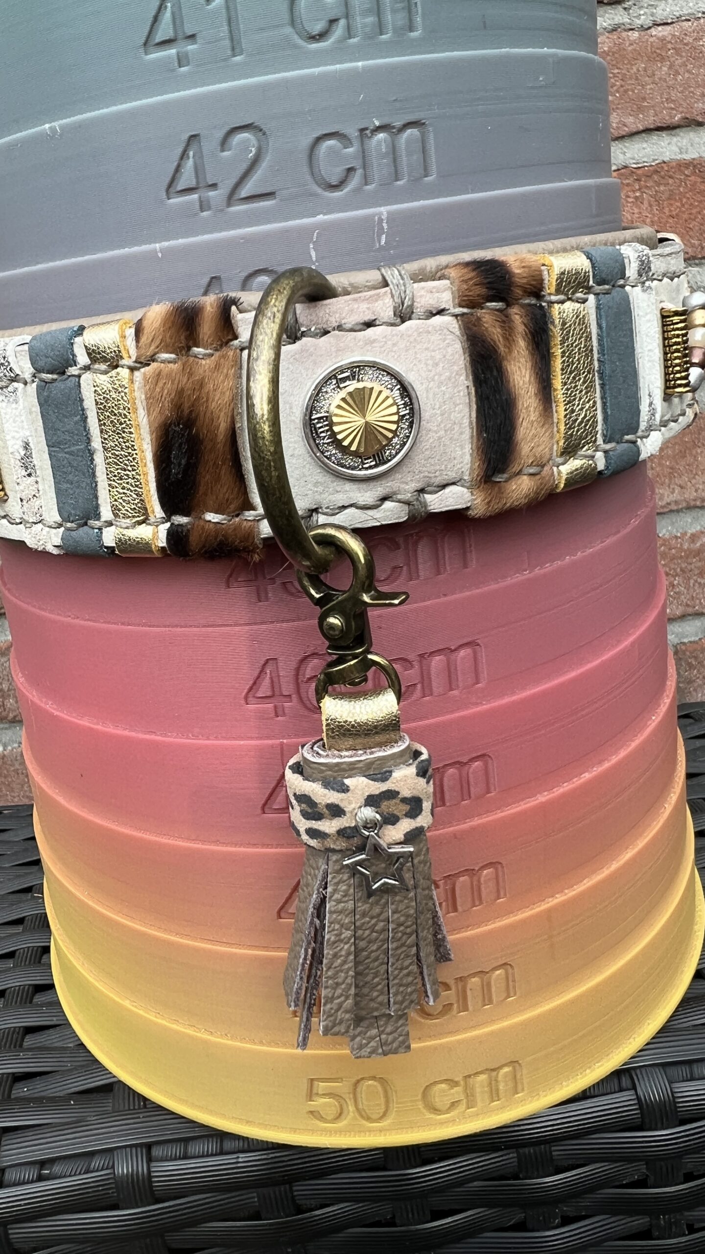 Lichtgrijs leer met animal print nappa decor